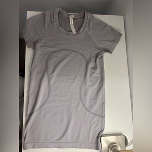 Swiftly Tech Short-Sleeve Shirt 2.0 in size 4, color black and white stripes.